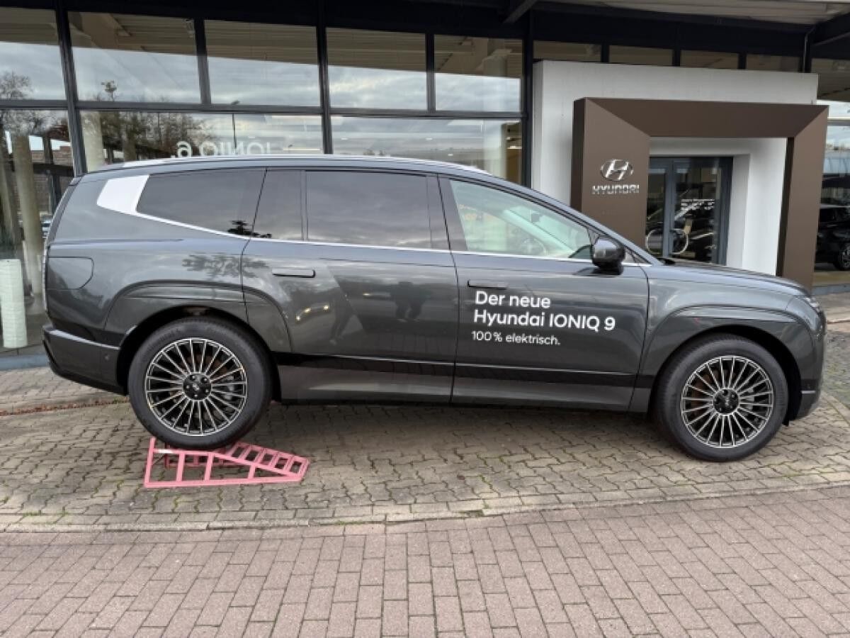 Hyundai IONIQ 9 6-Sitzer 4WD UNIQ Panoramaschiebedach, Swivel-Paket