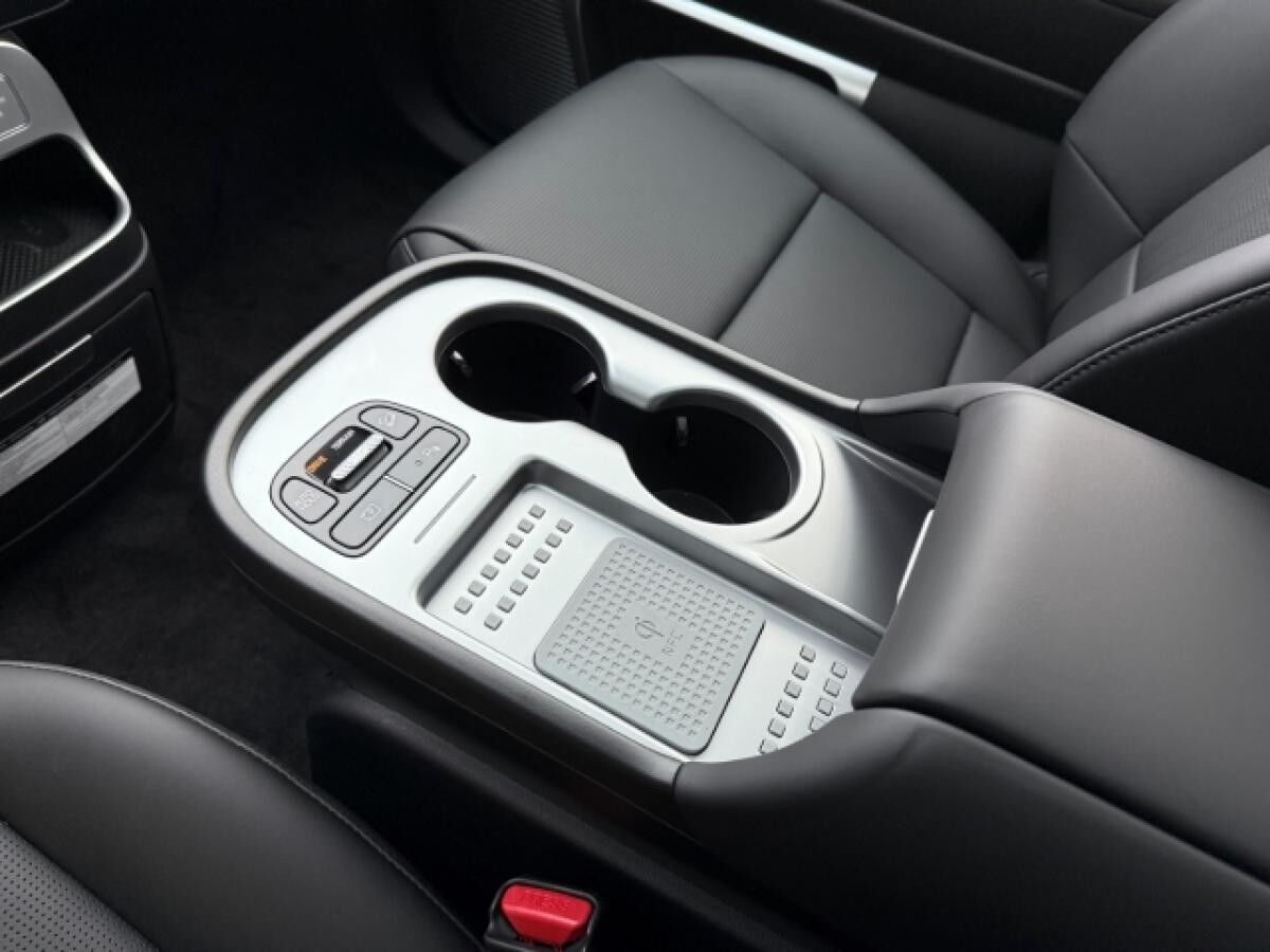 Hyundai IONIQ 9 6-Sitzer 4WD UNIQ Panoramaschiebedach, Swivel-Paket