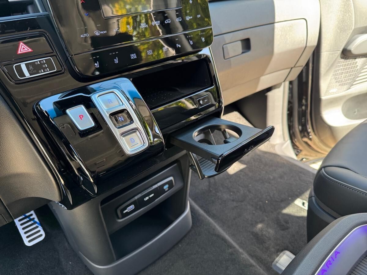 Hyundai STARIA 7-S. MY25 Hybrid 1.6 T 225PS 6-AT SIGNATURE, Pano