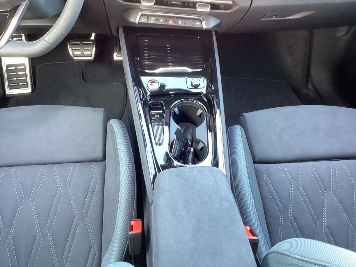 Audi Q3 SUV e-hybrid S tronic