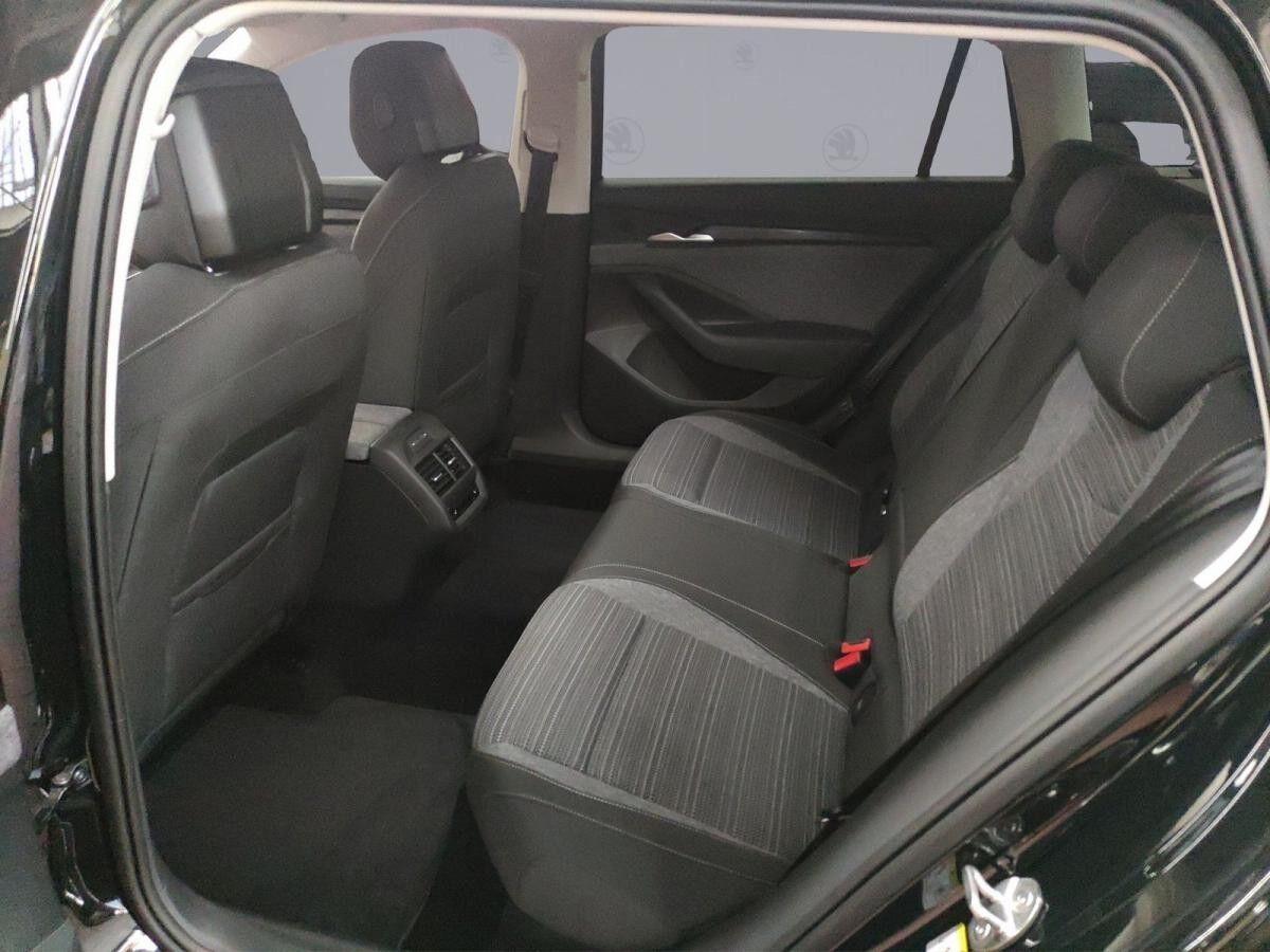 Skoda Superb Combi Selection 1.5 TSI DSG IV AHK NAVI