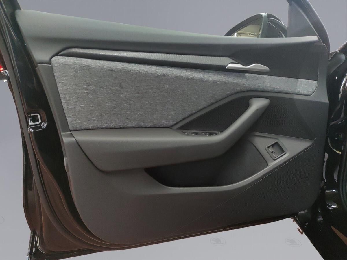 Skoda Superb Combi Selection 1.5 TSI DSG IV AHK NAVI