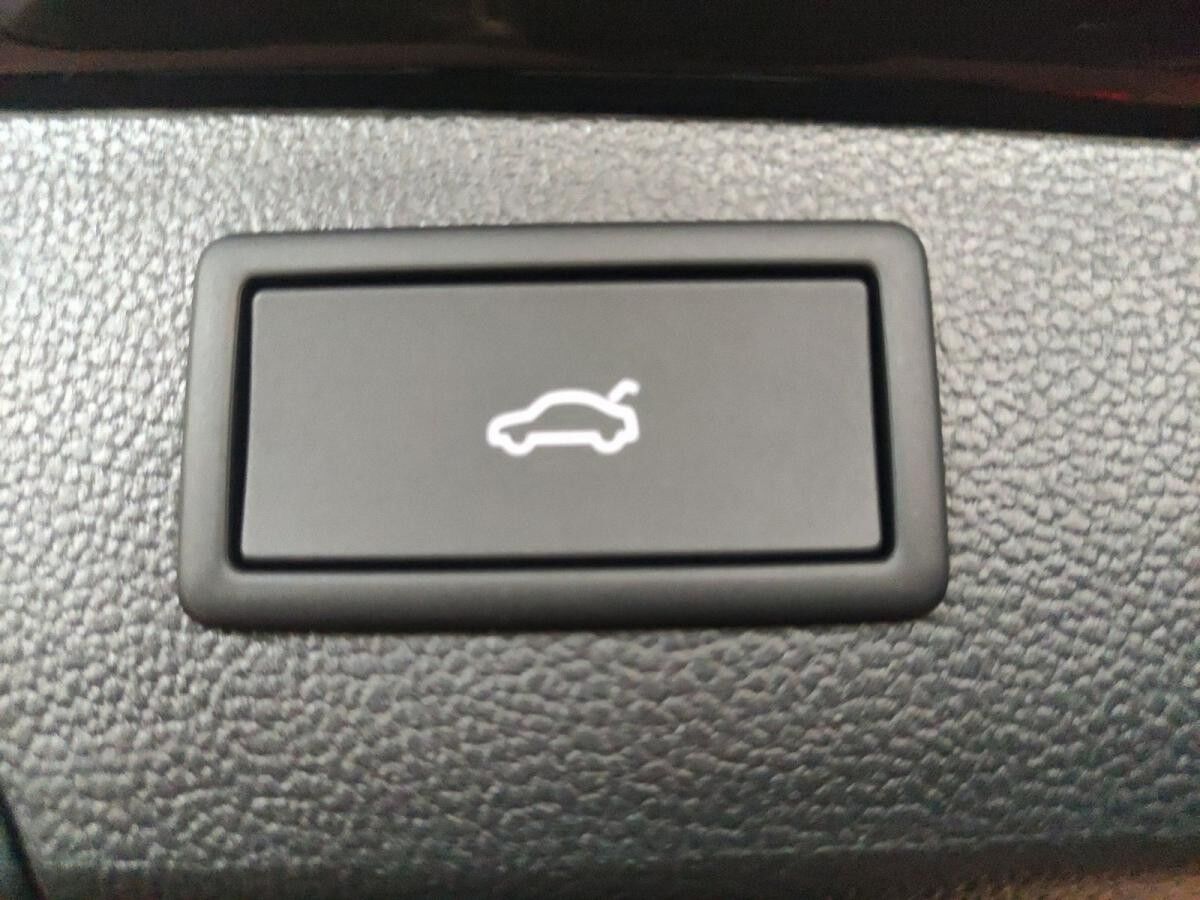 Skoda Superb Combi Selection 1.5 TSI DSG IV AHK NAVI