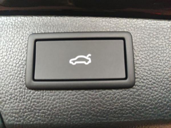 Skoda Superb Combi Selection 1.5 TSI DSG IV AHK NAVI