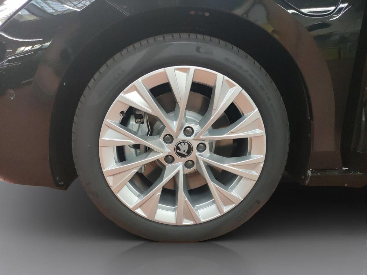 Skoda Superb Combi Selection 1.5 TSI DSG IV AHK NAVI