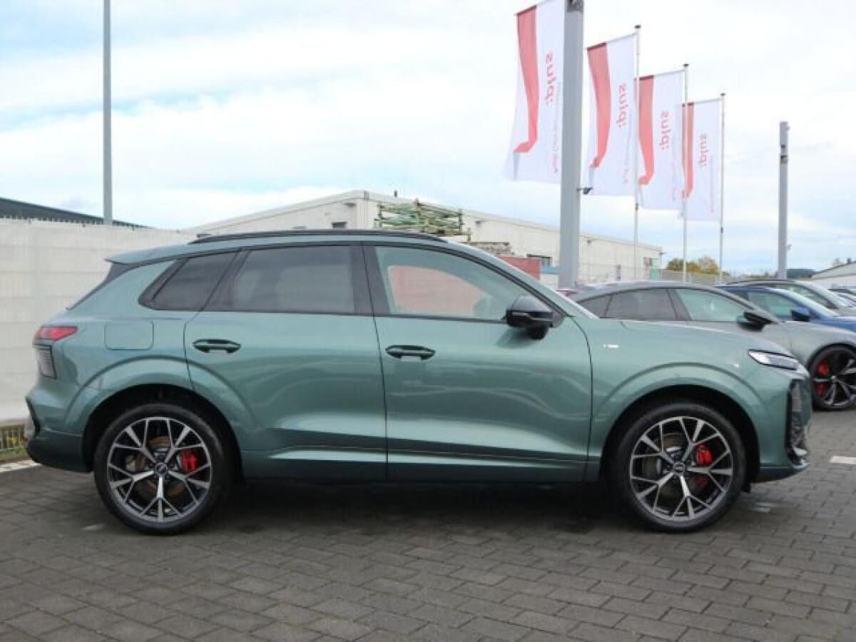 Audi Q3 SUV TFSI quattro S line*PANO*DIGI MATRIX*