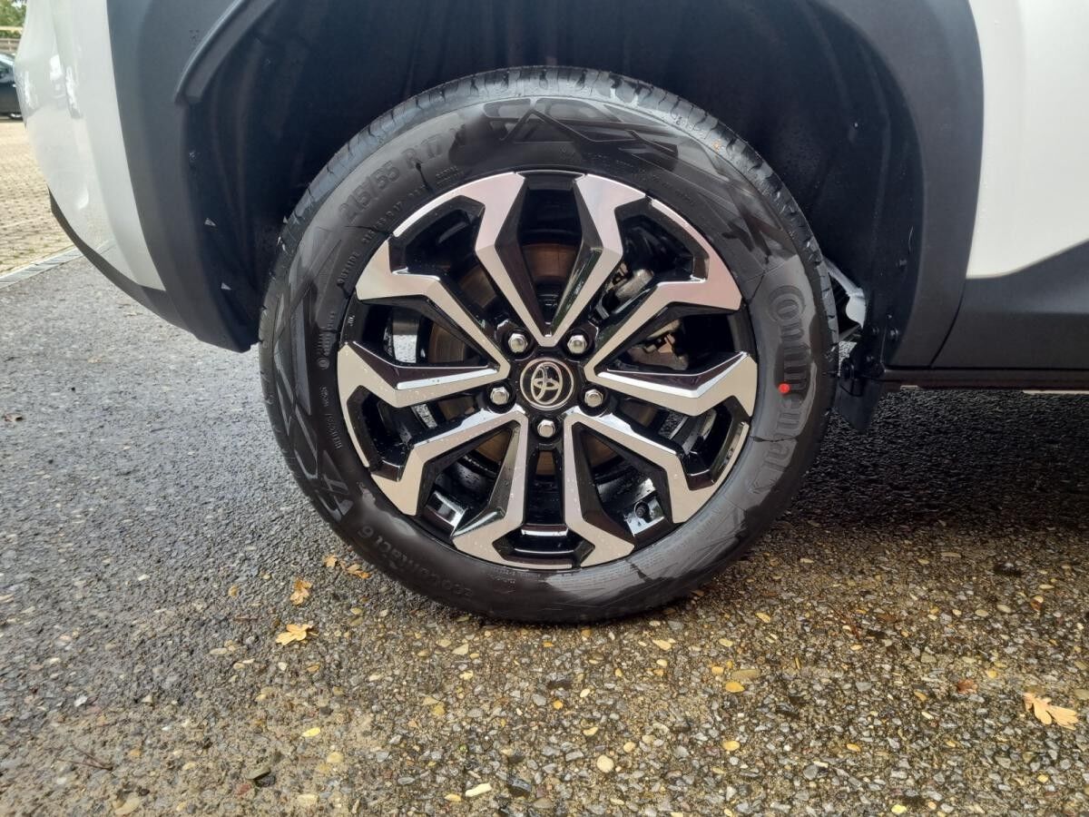 Toyota Yaris Cross Hybrid Teamplayer 1.5*Navi*LED*ACC*SHZ*LHZ*EPH*