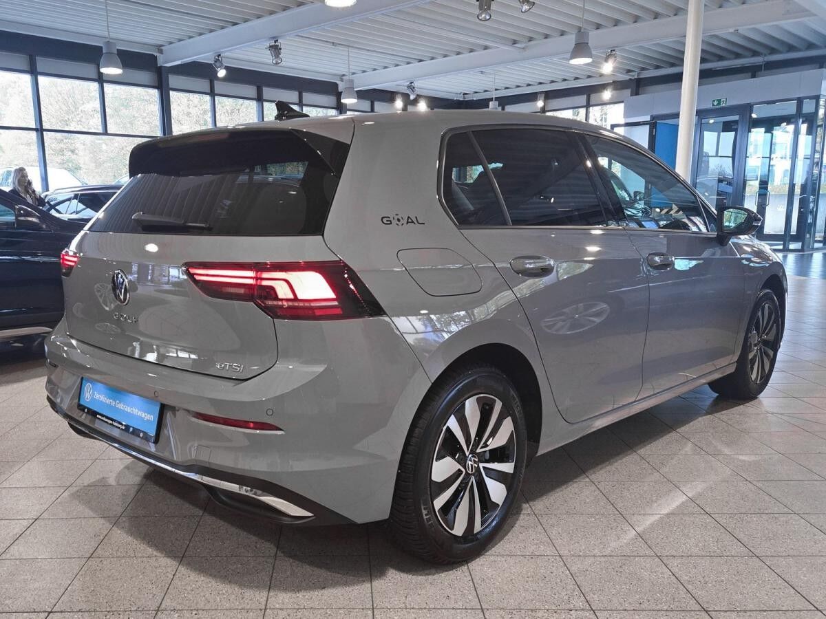 Volkswagen Golf 1.5 eTSI DSG AHK Ganzjahresreifen LED
