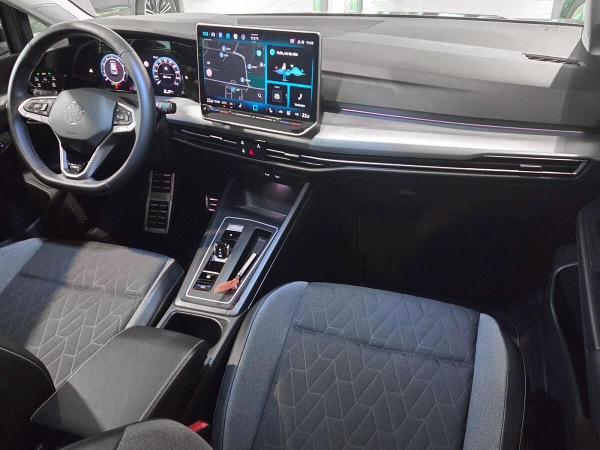 Volkswagen Golf 1.5 eTSI DSG AHK Ganzjahresreifen LED