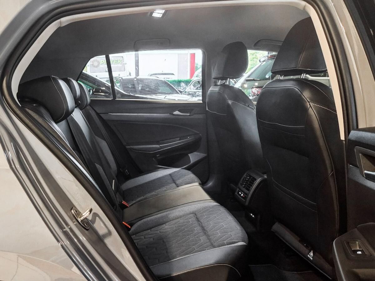 Volkswagen Golf 1.5 eTSI DSG AHK Ganzjahresreifen LED