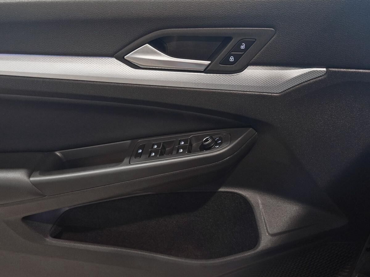 Volkswagen Golf 1.5 eTSI DSG AHK Ganzjahresreifen LED