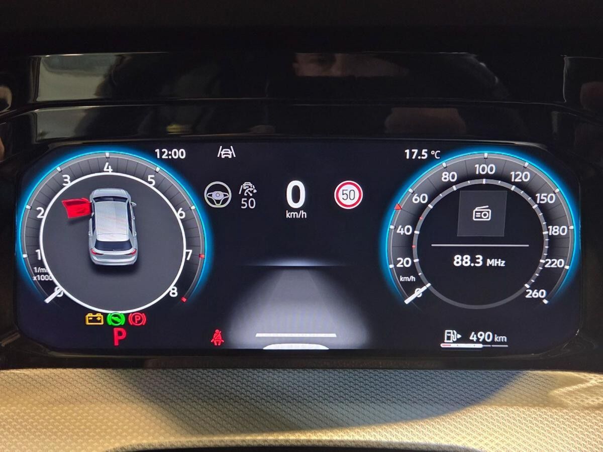 Volkswagen Golf 1.5 eTSI DSG AHK Ganzjahresreifen LED