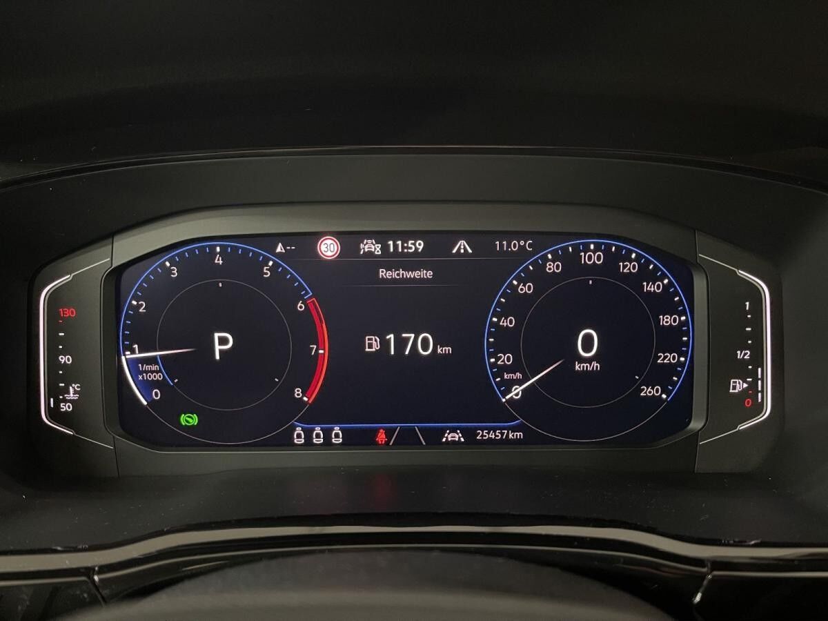 Volkswagen Touran 1.5 TSI R-Line LED LM 17" Navi PDC+RFK ACC