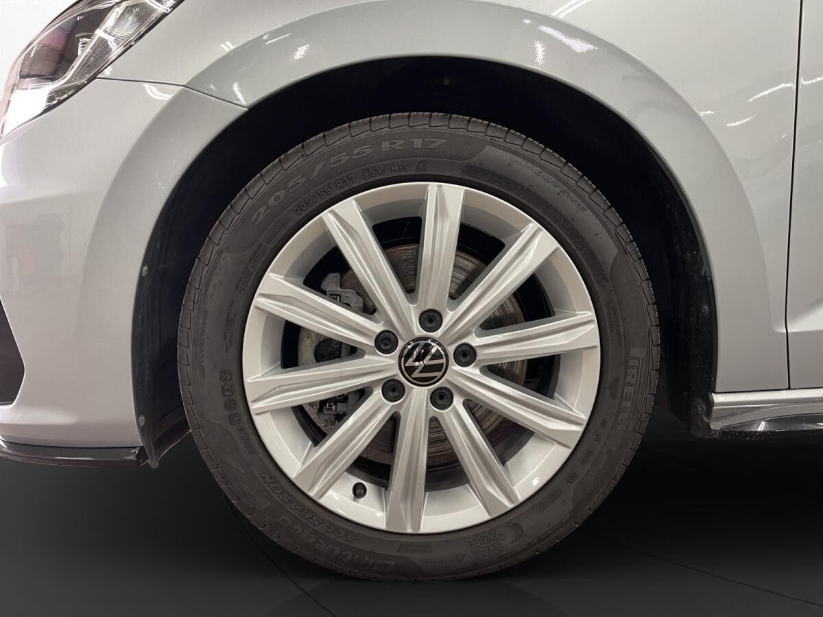 Volkswagen Touran 1.5 TSI R-Line LED LM 17" Navi PDC+RFK ACC