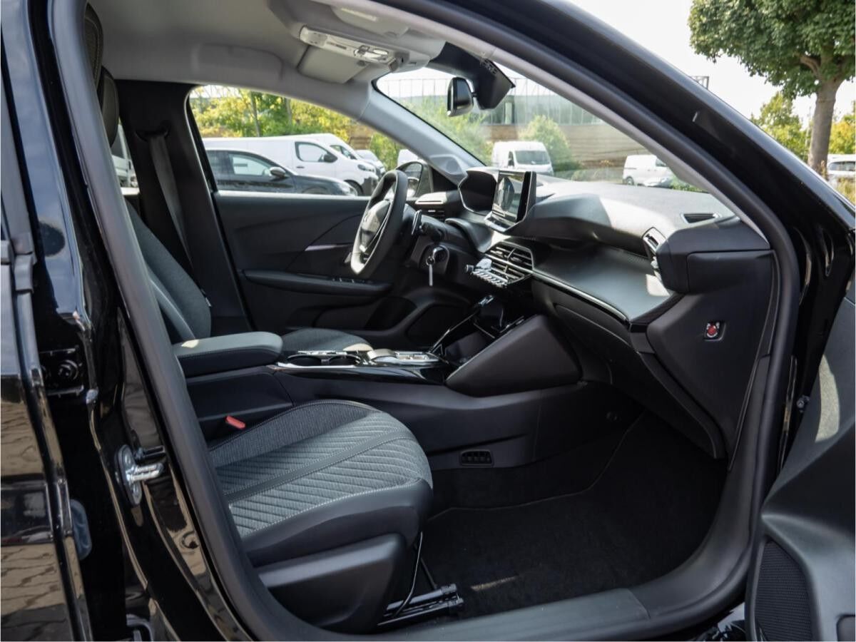 Peugeot 208 ALLURE HYBRID 110 e-DSC6 *SOFORT*