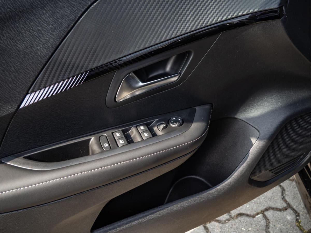 Peugeot 208 ALLURE HYBRID 110 e-DSC6 *SOFORT*