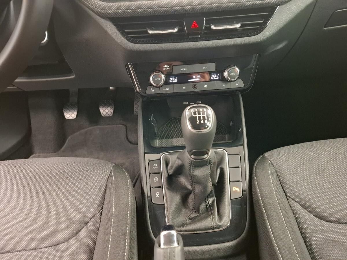 Skoda Fabia 1.0 TSI RFK LED Navi KeyLess PDC