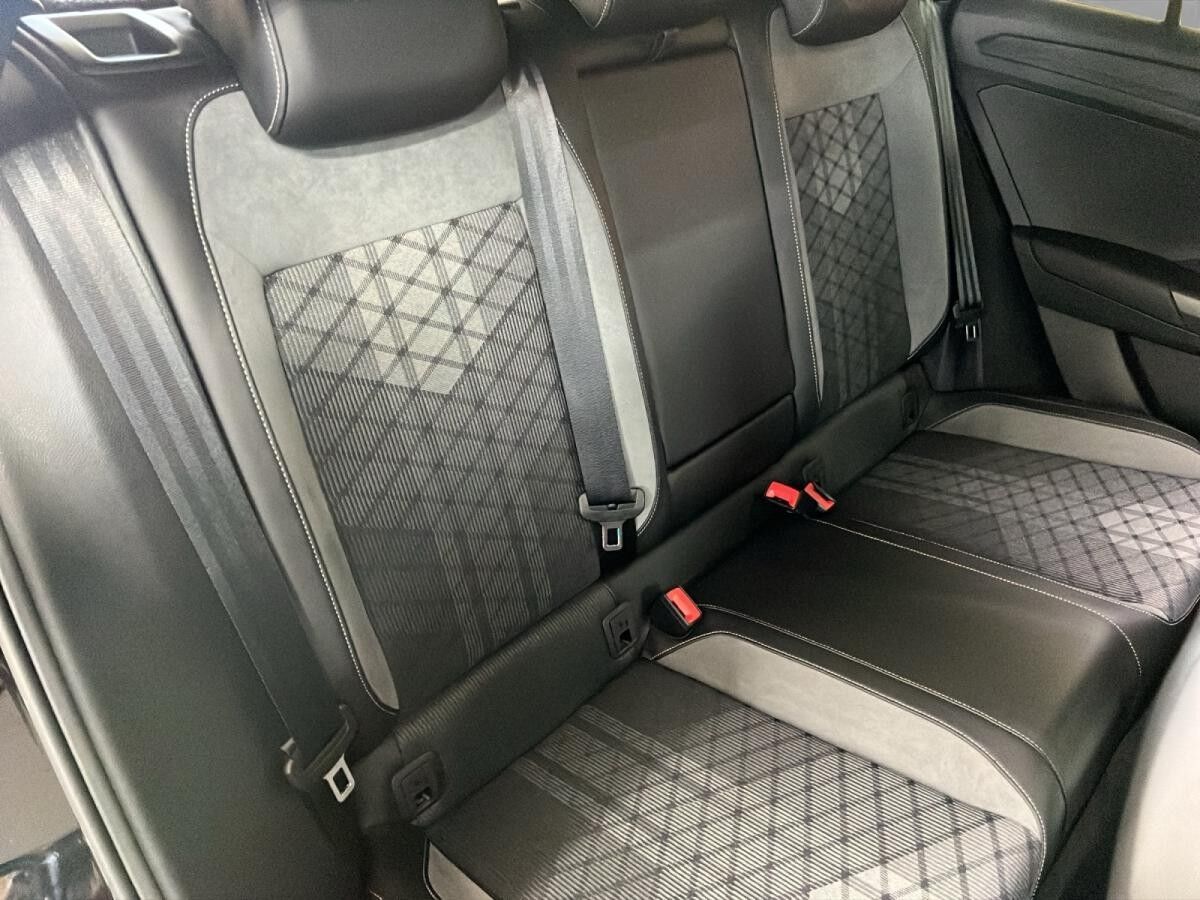 Volkswagen T-Roc 2.0 TSI 4M R-Line AHK Pano Matrix LM 19" RFK ACC