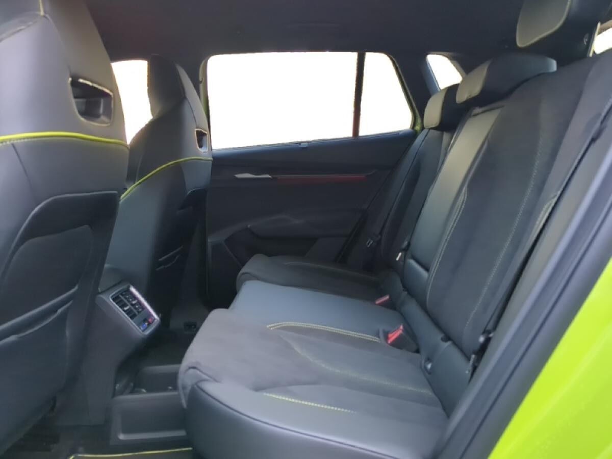 Skoda Elroq RS 340PS 4x4 ! 21-ZOLL / AHK / MAXX-PAKET / WÄRMEPUMPE / WINTER!