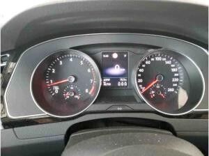 Volkswagen Passat Variant Business 1.5 TSI DSG / Navi, LED