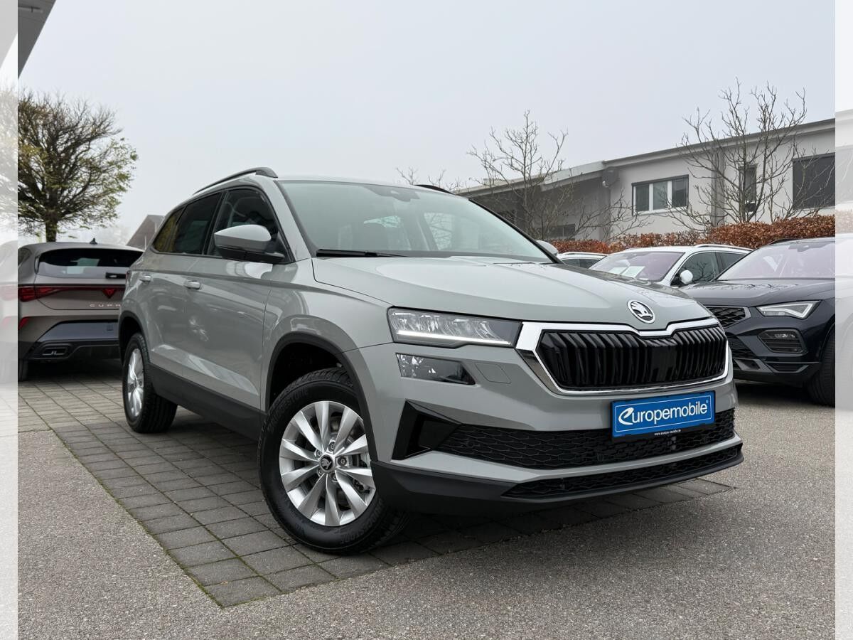 Skoda Karoq SELECTION 1.5 TSI DSG (UVP 43.359€ /KW48/25) AHK/PARK/WINTER/KESSY/230V/4J.GARA./UVM.
