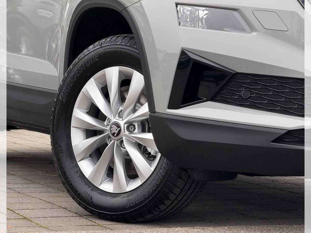 Skoda Karoq SELECTION 1.5 TSI DSG (UVP 43.359€ /KW48/25) AHK/PARK/WINTER/KESSY/230V/4J.GARA./UVM.