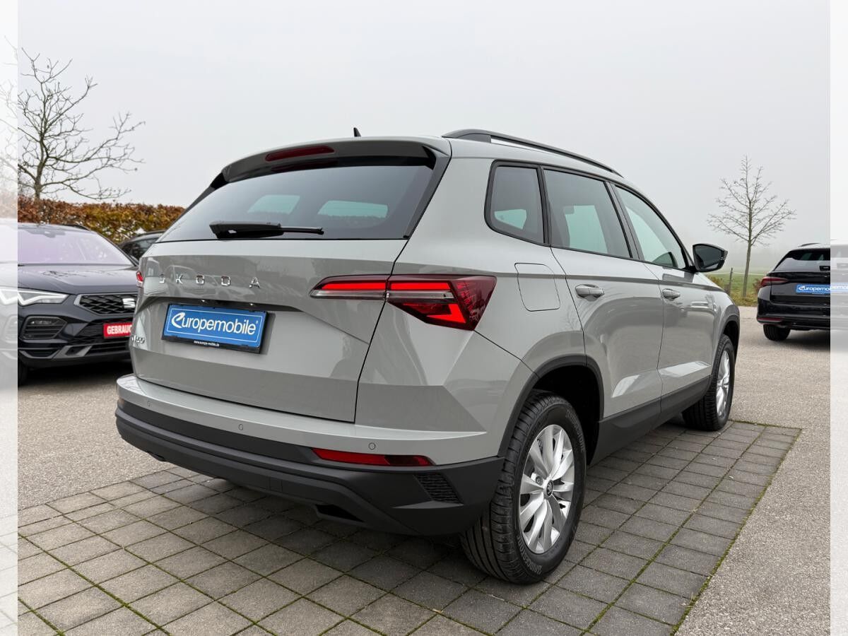 Skoda Karoq SELECTION 1.5 TSI DSG (UVP 43.359€ /KW48/25) AHK/PARK/WINTER/KESSY/230V/4J.GARA./UVM.