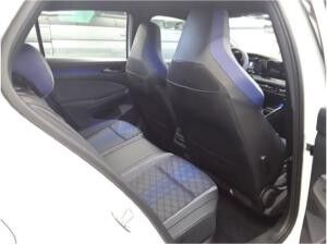 Volkswagen Golf VIII 2.0 TSI DSG R 4Motion Navi LED Heckleuchten DAB+