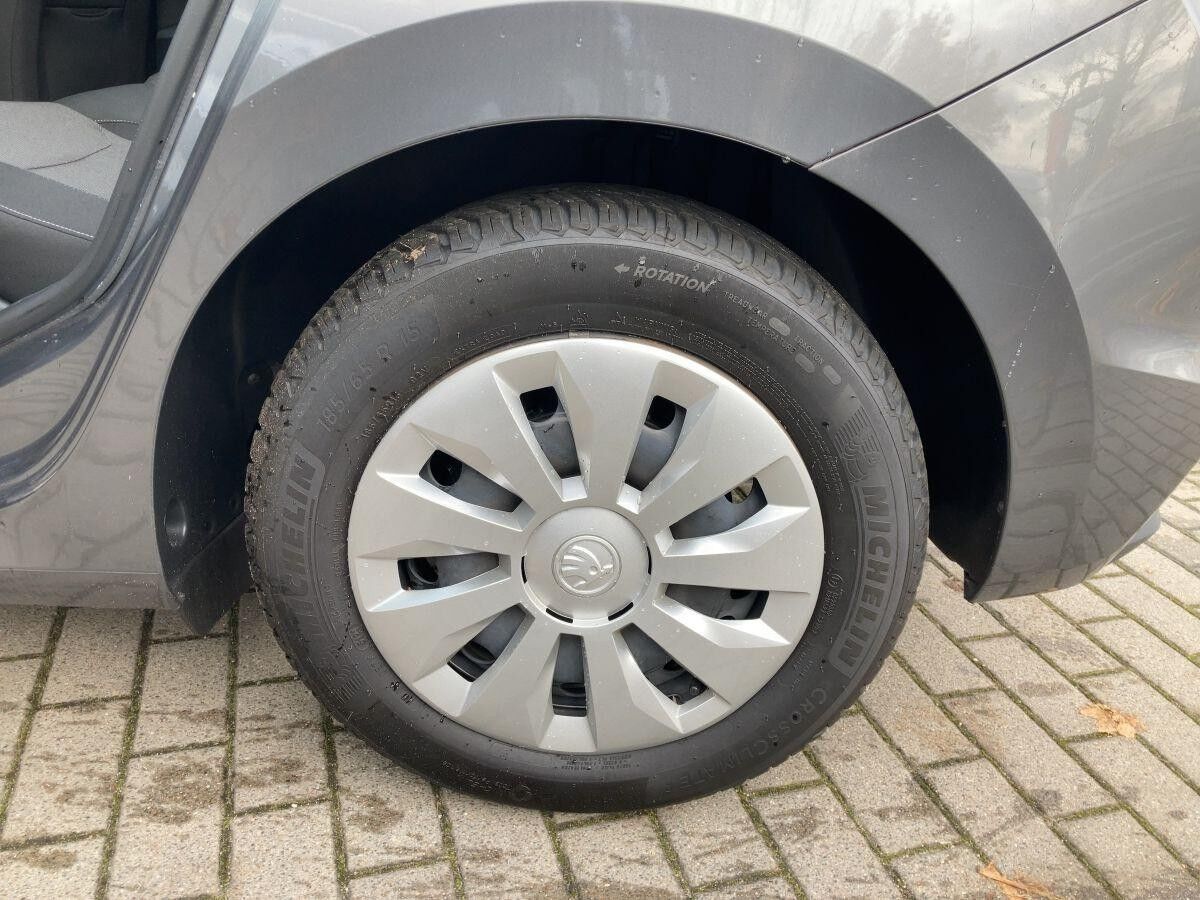 Skoda Fabia 1.0 TSI Ambition Navi LED Connect PDC