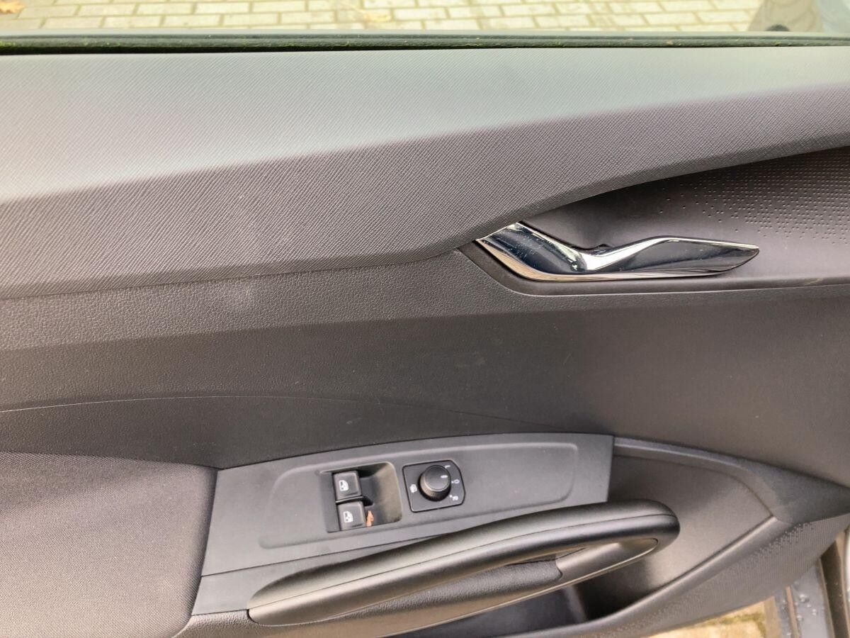 Skoda Fabia 1.0 TSI Ambition Navi LED Connect PDC