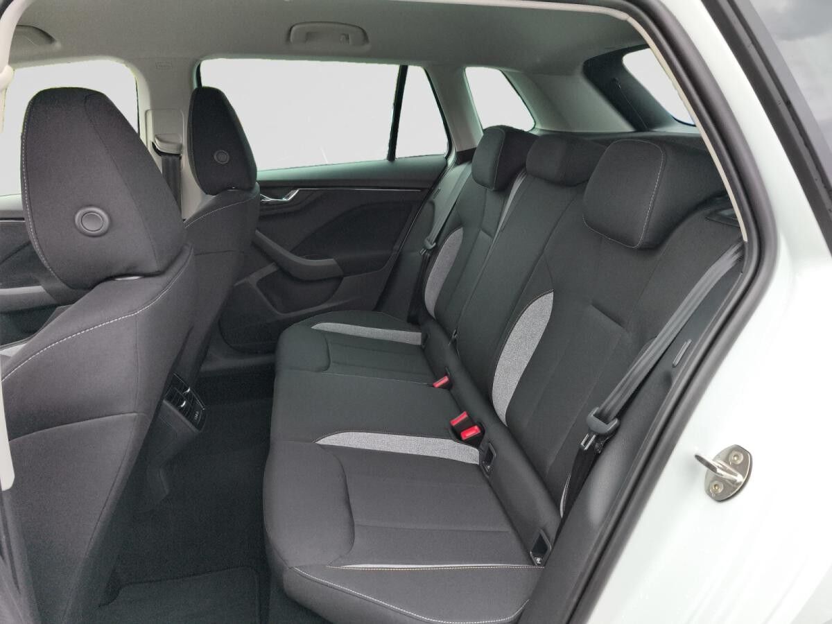 Skoda Kamiq 🌟1.5 TSI DSG Tour/ NAVI/ AHK/ 18"/ MATRIX SOFORT verfügbar 🌟