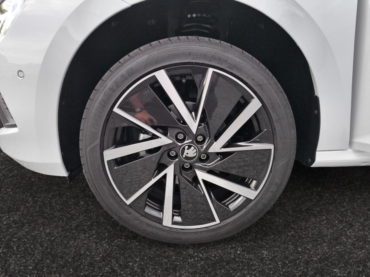 Skoda Kamiq 🌟1.5 TSI DSG Tour/ NAVI/ AHK/ 18"/ MATRIX SOFORT verfügbar 🌟