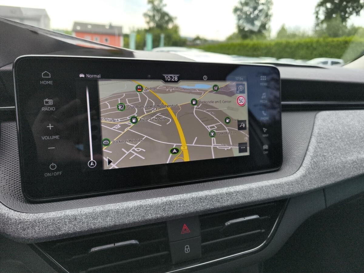 Skoda Kamiq 🌟1.5 TSI DSG Tour/ NAVI/ AHK/ 18"/ MATRIX SOFORT verfügbar 🌟