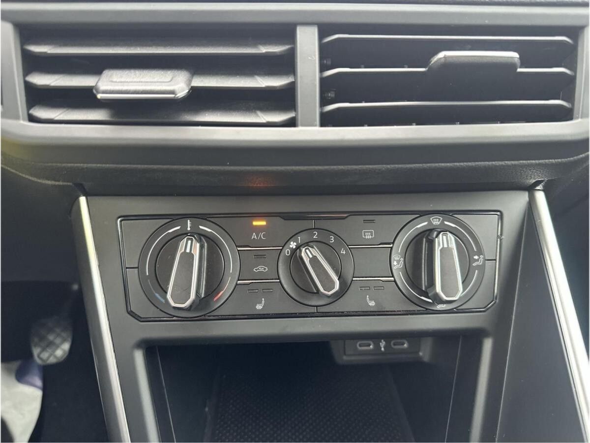 Volkswagen Polo VI (AE1)