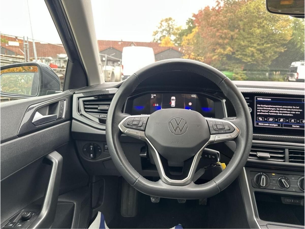 Volkswagen Polo VI (AE1)