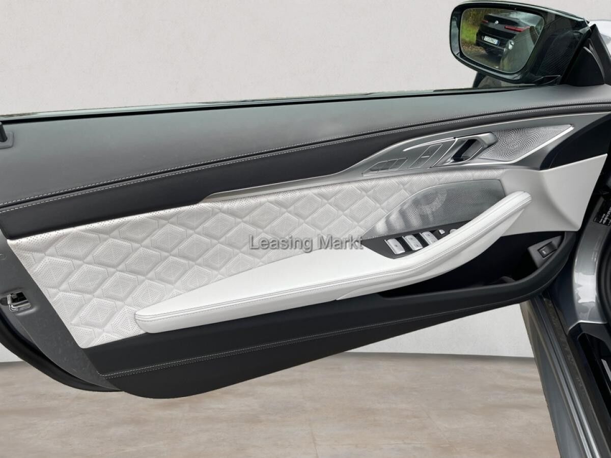 BMW M8 Competition xDrive Cabrio + M Carbon Paket