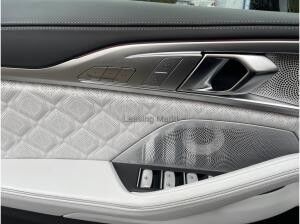 BMW M8 Competition xDrive Cabrio + M Carbon Paket