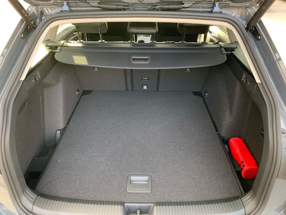 Volkswagen Golf Variant 1,5 eTSI 7-GANG DSG*GOAL*AHK*IQ.LIGHT*KAMER*8-FACHBEREIFT