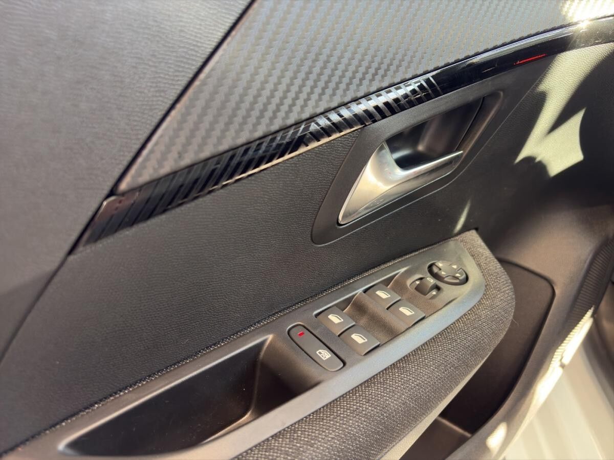 Peugeot 208 1.2 PureTech 100 Style LED+SHZ+KeyLess+SpurH