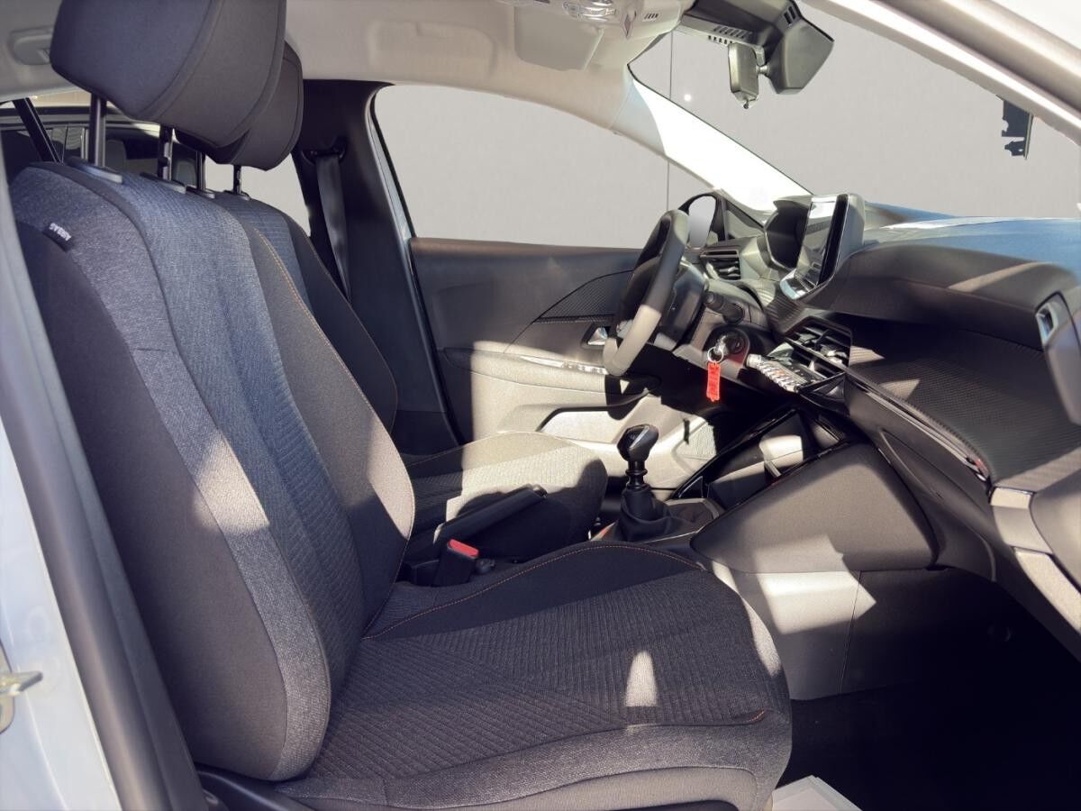 Peugeot 208 1.2 PureTech 100 Style LED+SHZ+KeyLess+SpurH