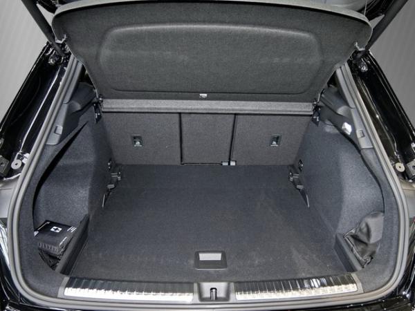 Audi Q3 UPE br. 77.285,-SUV TFSI quattro S tronic / AAL
