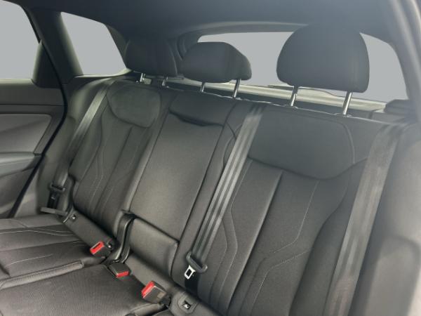 Audi Q3 TDI S-tronic S-LINE+NAVI+LED+SPORTSITZE