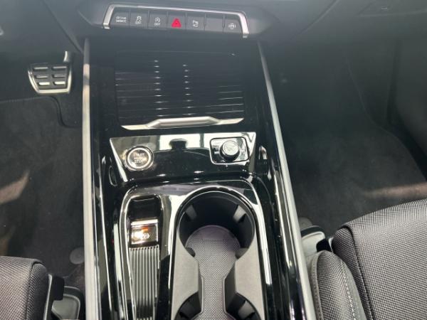 Audi Q3 TDI S-tronic S-LINE+NAVI+LED+SPORTSITZE