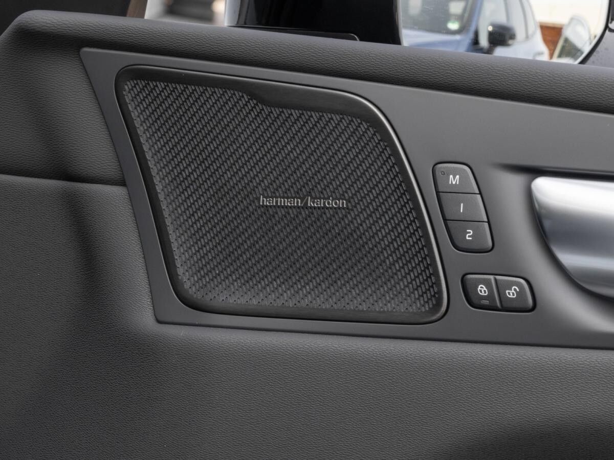 Volvo XC60 T6 Plus Black Edition