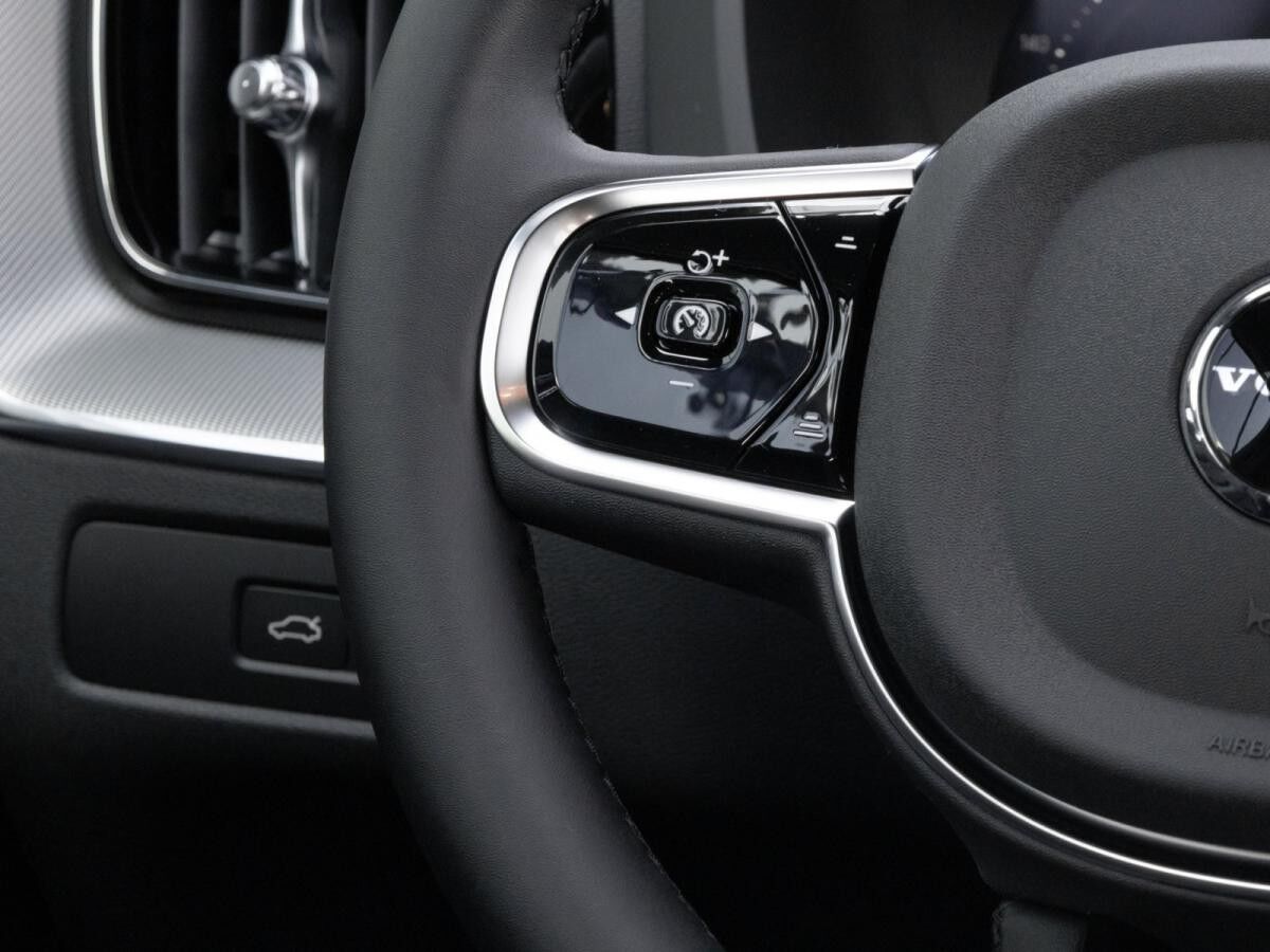 Volvo XC60 T6 Plus Black Edition