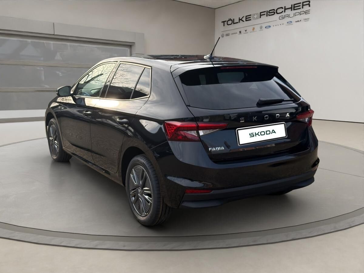 Skoda Fabia SOFORT VERFÜGBAR! 1.0 TSI Tour ACC AUTO Kamera Navi DynLicht