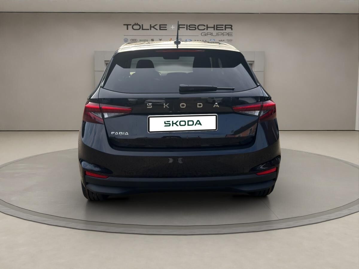 Skoda Fabia SOFORT VERFÜGBAR! 1.0 TSI Tour ACC AUTO Kamera Navi DynLicht