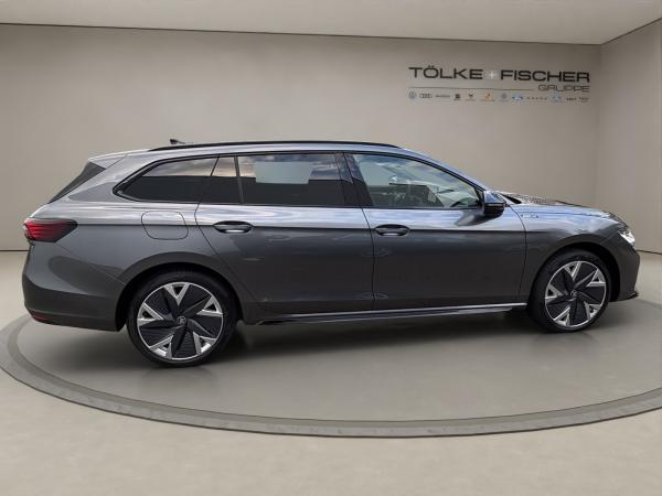 Skoda Superb SOFORT VERFÜGBAR! Combi Sportline Navi DCC Pano AHK eSitz