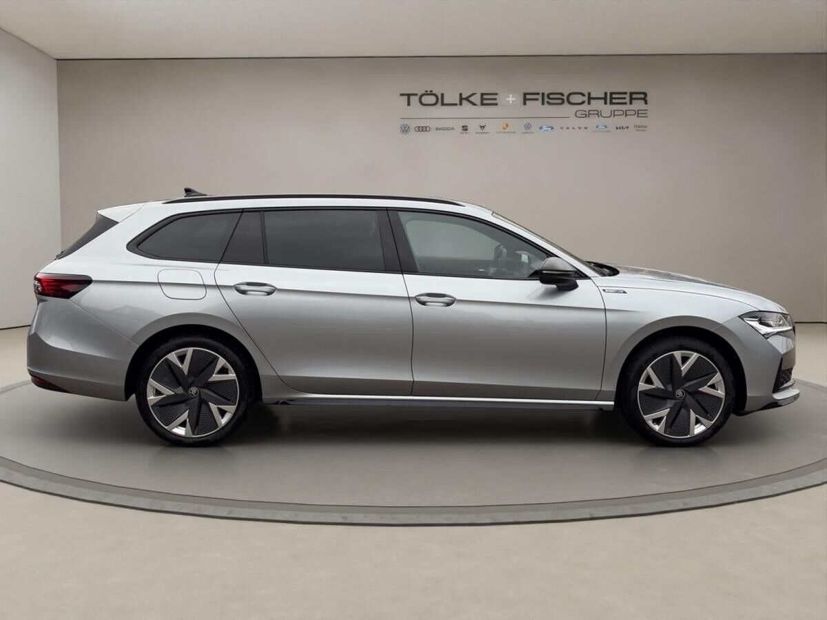 Skoda Superb SOFORT VERFÜGBAR! Combi Sportline Navi DCC ACC AHK eSitz