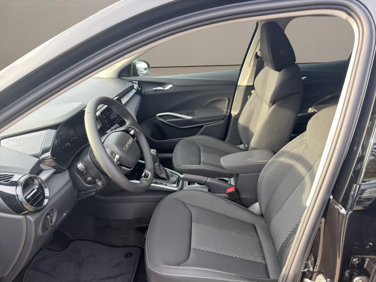 Skoda Fabia SOFORT VERFÜGBAR! 1.0 TSI Tour ACC AUTO Kamera Navi DynLicht